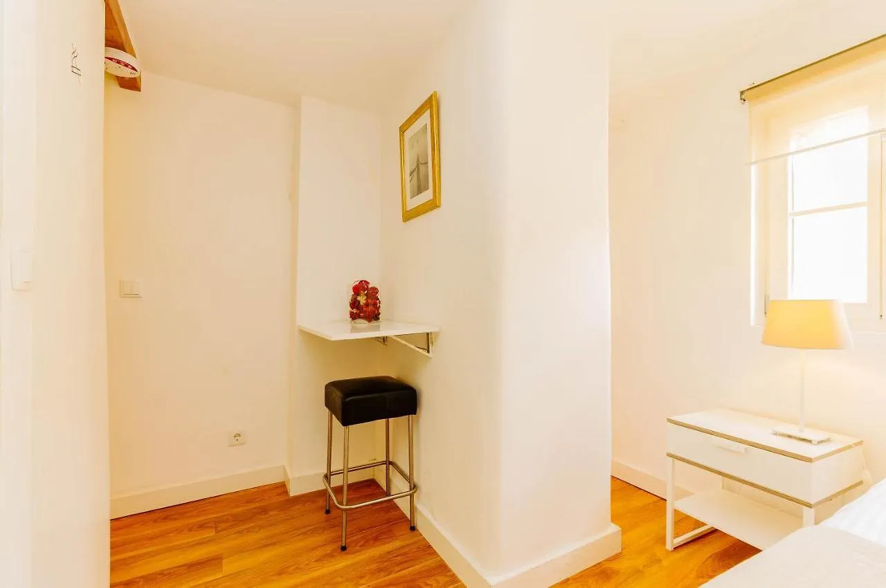 Rent4Rest Bairro Alto Charming 1Bd Apartment Lisboa 0*,  Portugal