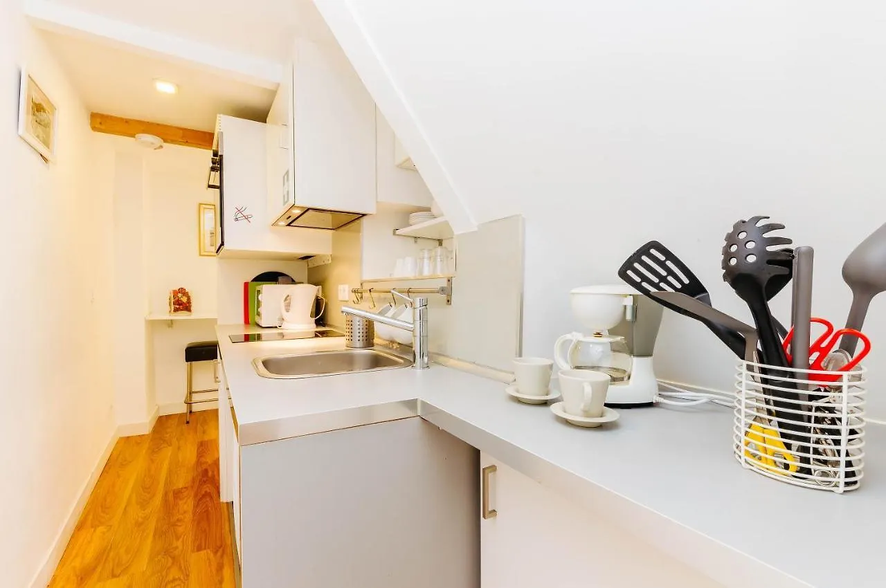 Rent4Rest Bairro Alto Charming 1Bd Apartment Lisbon
